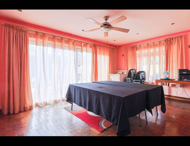 6 BEDROOM FREEHOLD FOR SALE IN BRACKENDOWNS
